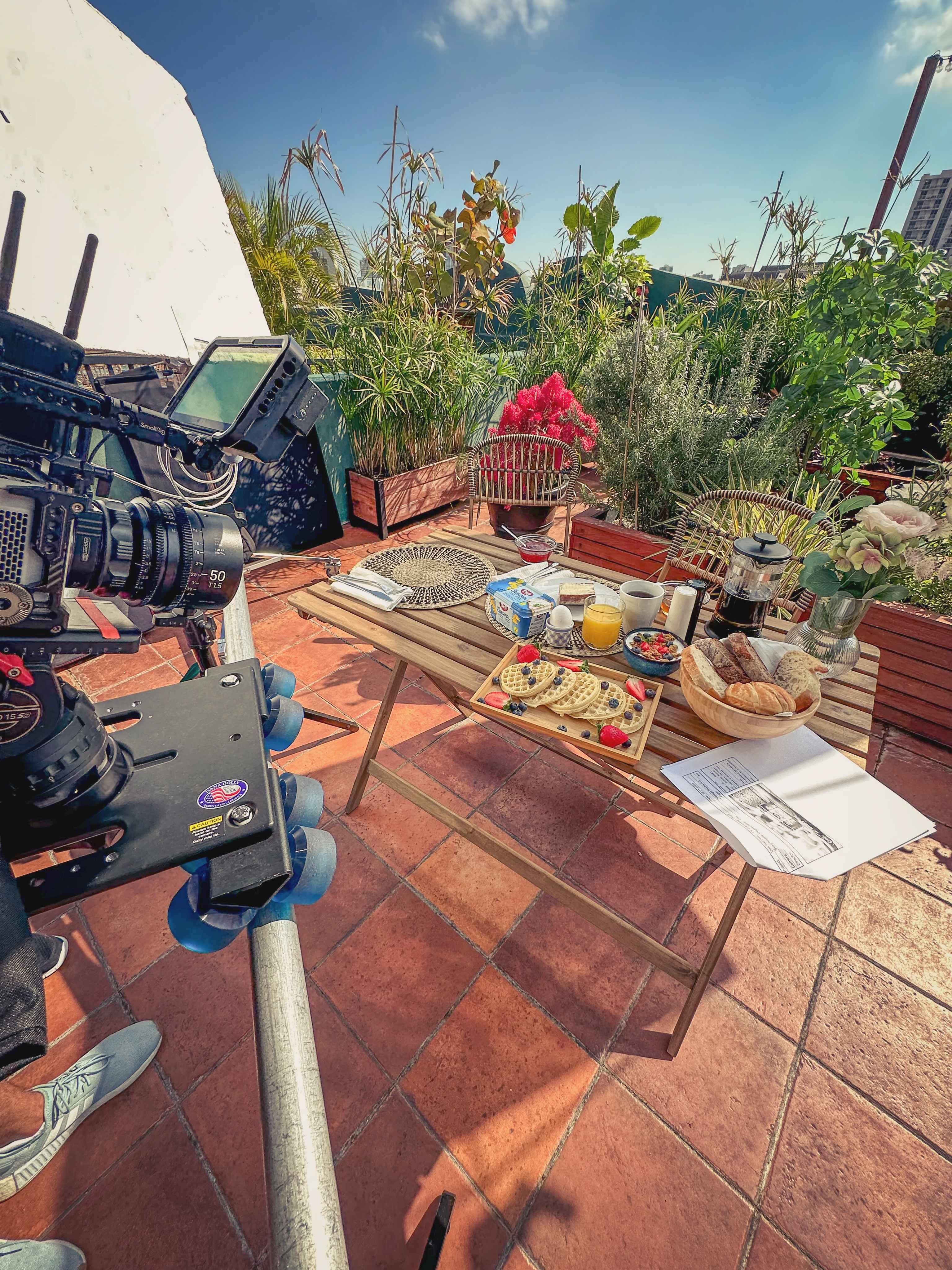 Looks like Europe. Shot in Miami. 🎬

Behind the scenes of our shoot for a well-known margarine brand. The challenge? Turning a Miami terrace into a European breakfast setting — through styling, framing and carefully chosen details.

Would you have guessed the location? ☀️

#BehindTheScenes #FoodStyling #FoodAdvertising #MiamiProduction #VertigoStudiosAI